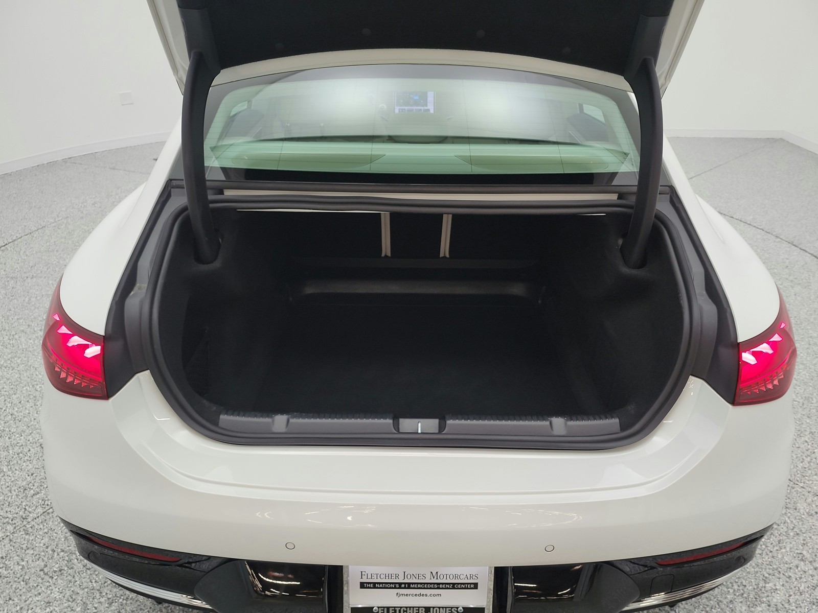 Used 2023 MANUFAKTUR Moonlight White Metallic Mercedes-Benz AMG® EQE 4MATIC+ Sedan image 36