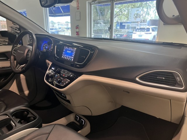 2018 Chrysler Pacifica Touring L 23