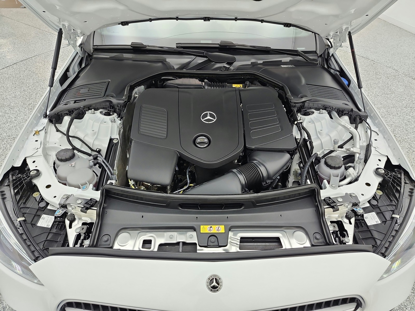 New 2026 MANUFAKTUR Moonlight White Metallic Mercedes-Benz C 300 Sedan image 12