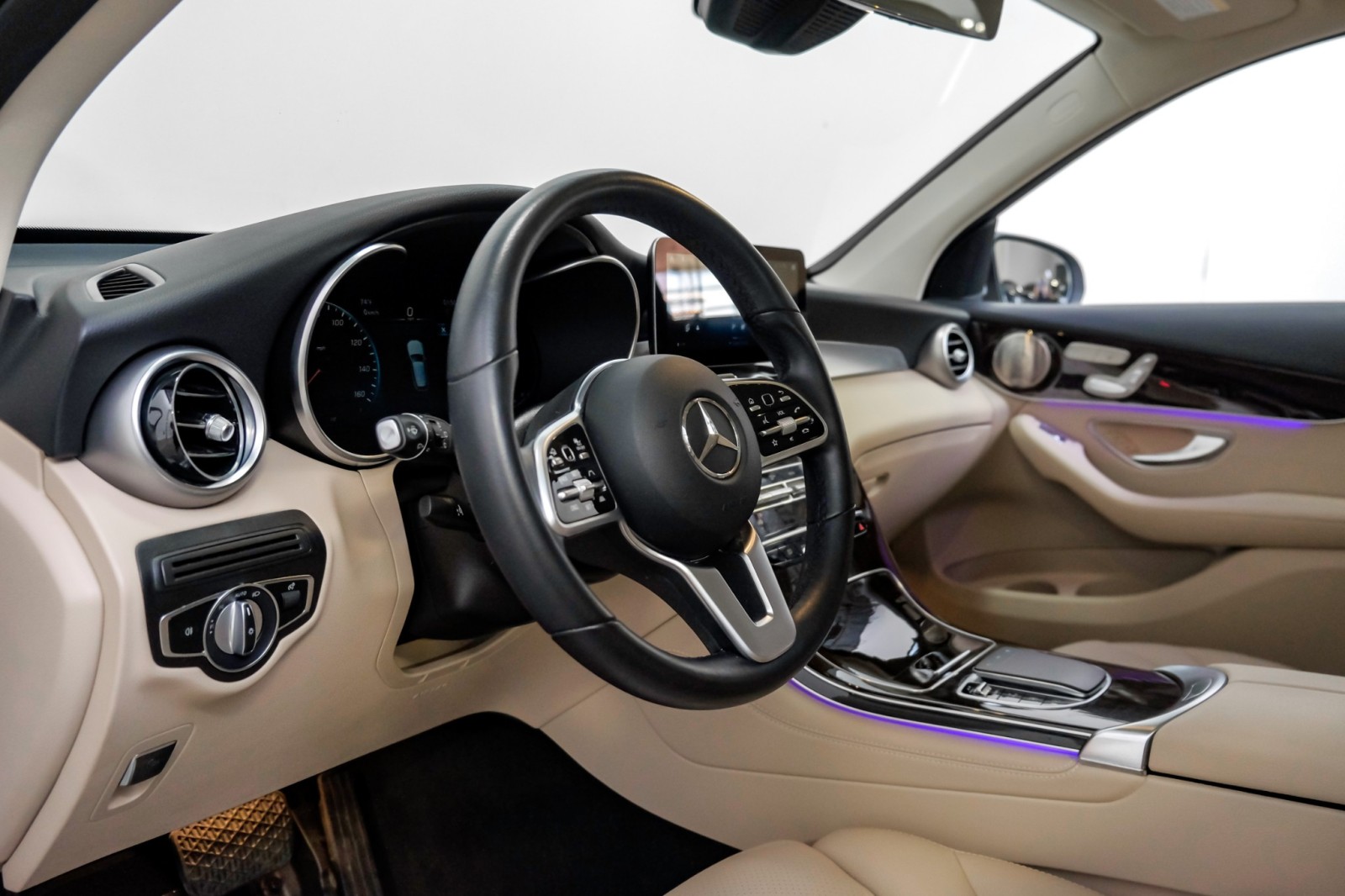 2021 Mercedes-Benz GLC 300 MultimediaPkg DrvrAsstPkg PanoRoof Boards Burm 13
