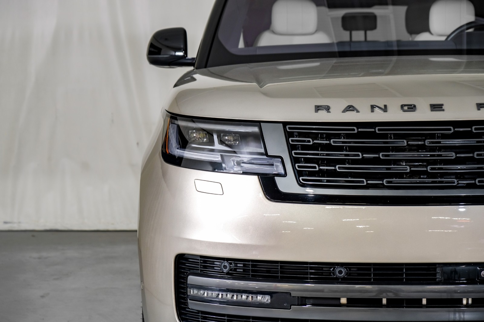 2023 Land Rover Range Rover SE 39