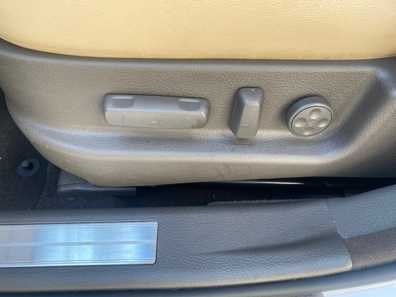 2013 Hyundai Genesis 3.8L LOW MILES 33,576 in , 