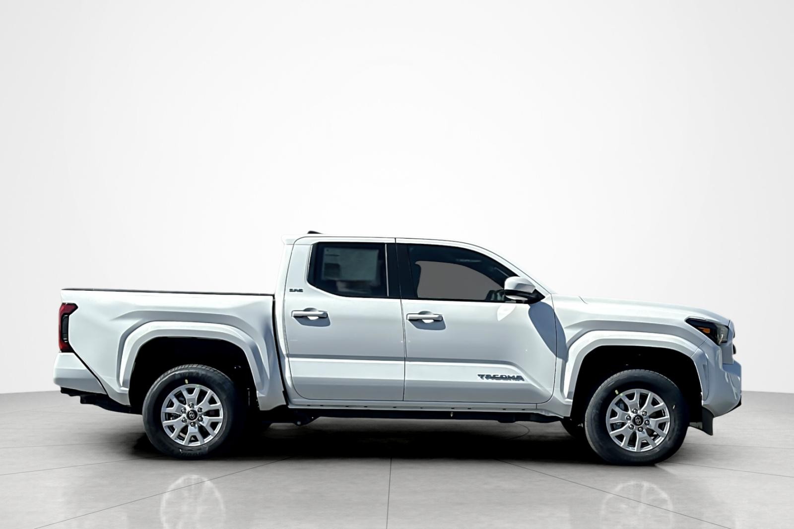 New 2026 Ice Cap Toyota SR5 image 6