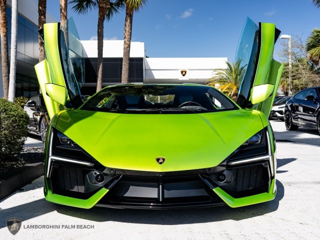 Lamborghini Revuelto