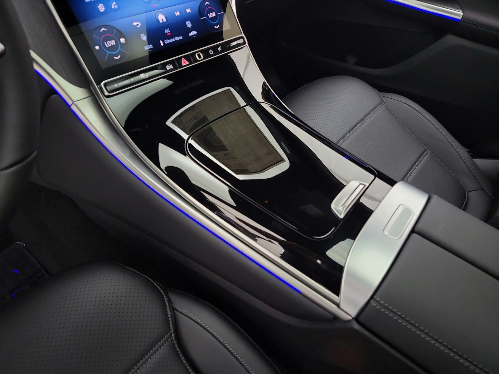 New 2026 Graphite Grey Metallic Mercedes-Benz GLC 300 image 9