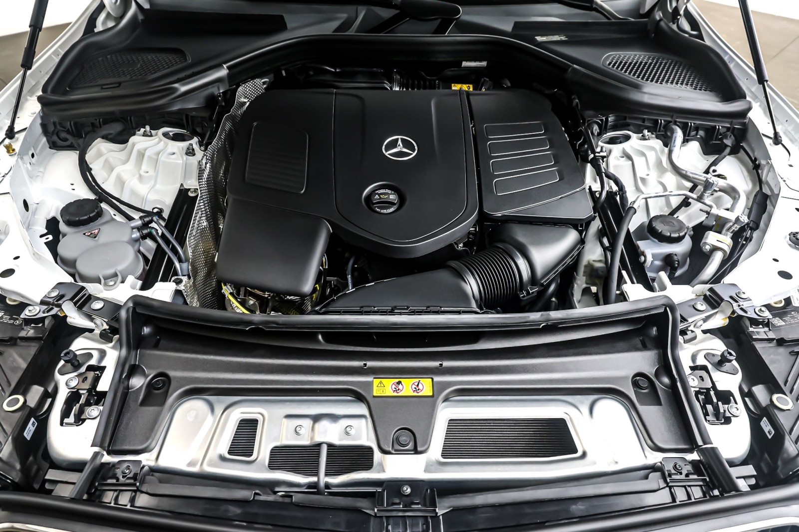 New 2026 Polar White Mercedes-Benz GLC 300 image 11