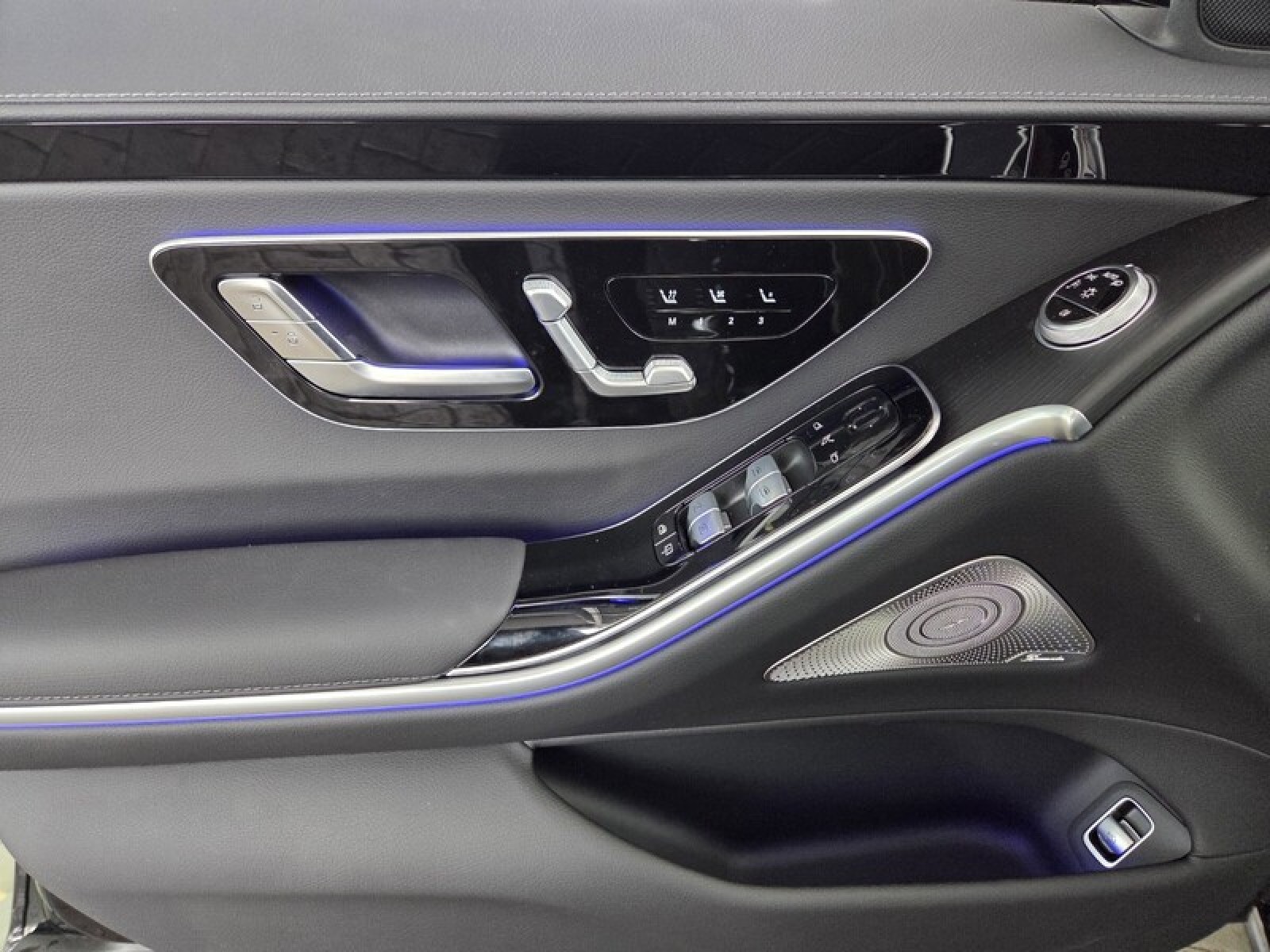 New 2025 Black Mercedes-Benz S 500 4MATIC® Sedan image 21