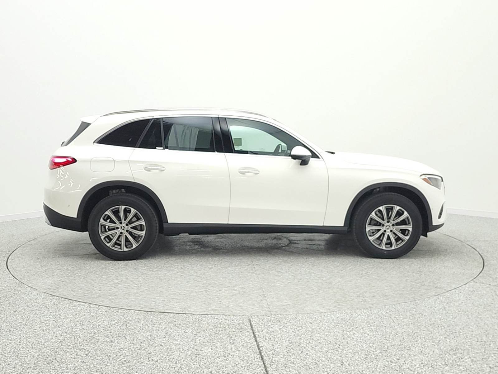 New 2026 Polar White Mercedes-Benz GLC 300 image 4