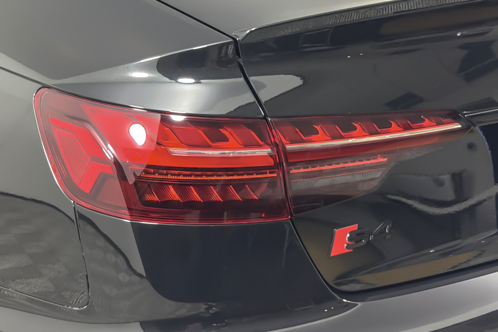 Used 2022 Mythos Black Metallic Audi Premium Plus 3.0 TFSI quattro image 25