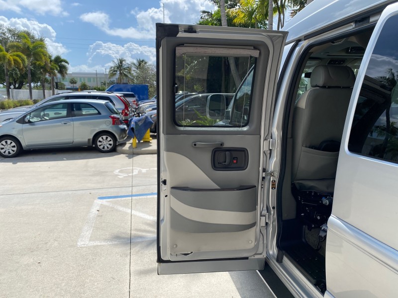 2013 GMC SAVANA HI TOP CONVERSION HANDICAP LIFT LOW MILES 24,857 in , 