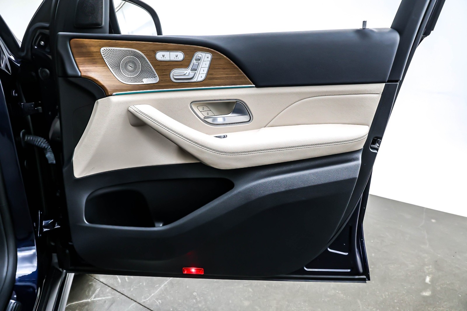 Used 2022 Lunar Blue Metallic Mercedes-Benz GLS 450 4MATIC® SUV image 23