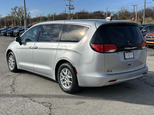 2022 Chrysler Voyager (fleet-only) LX 5