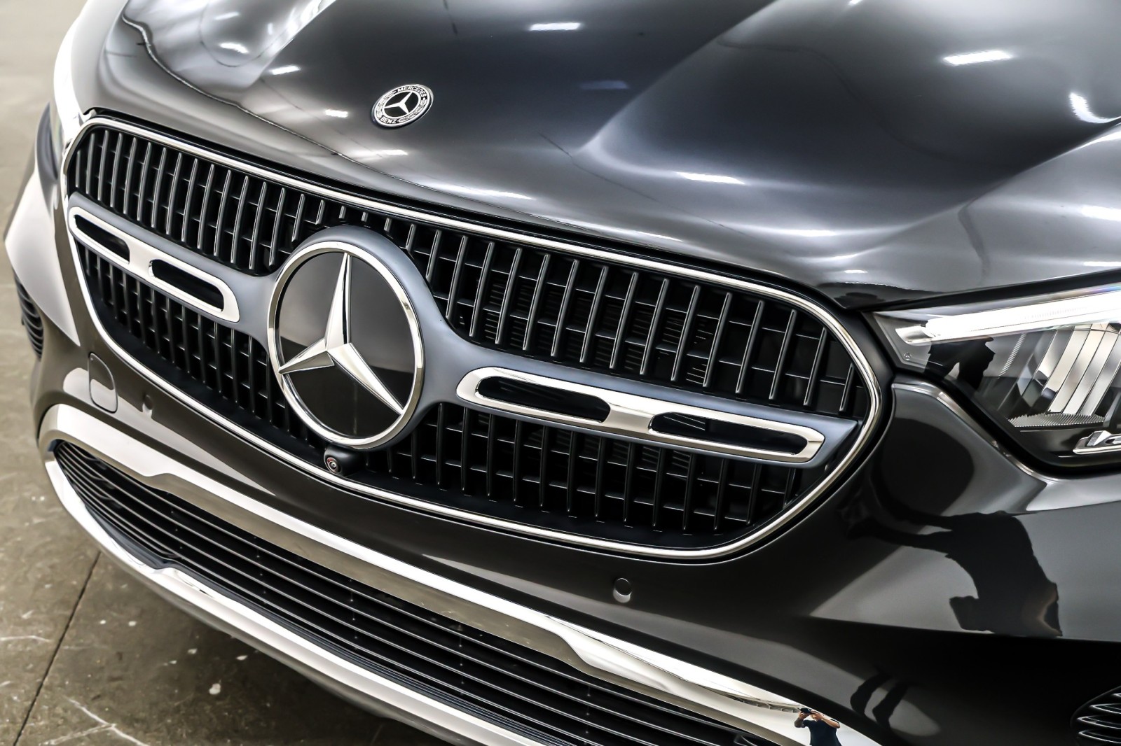 New 2026 Graphite Grey Metallic Mercedes-Benz GLC 300 image 13