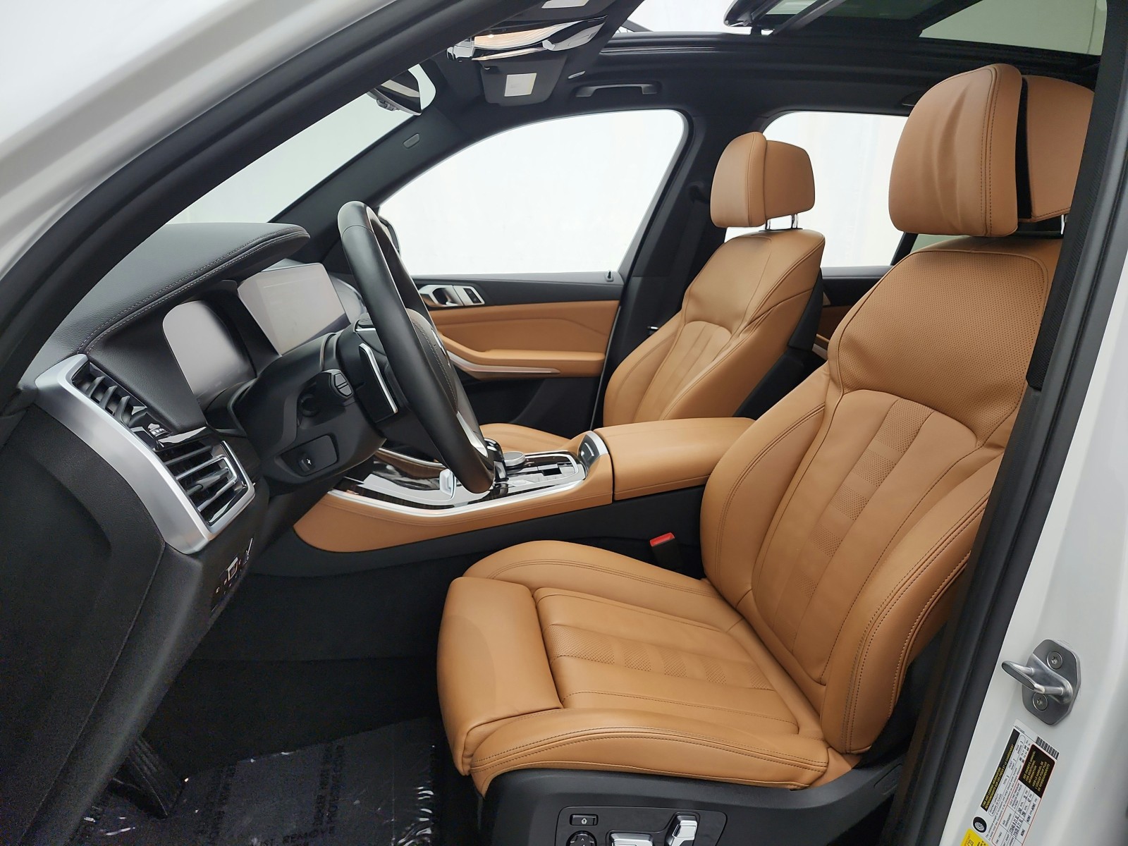 Used 2019 Mineral White Metallic BMW xDrive40i Sports Activity Vehicle image 13