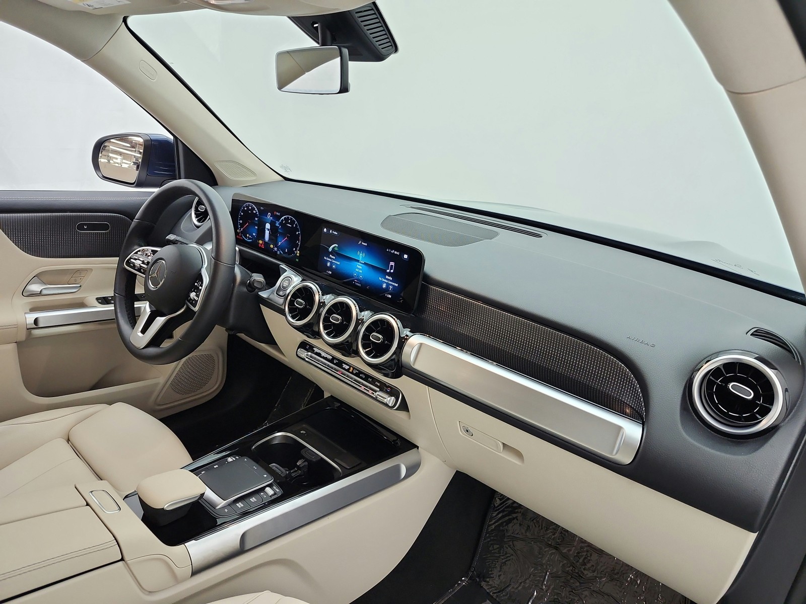 Used 2022 Denim Blue Metallic Mercedes-Benz GLB 250 SUV image 24