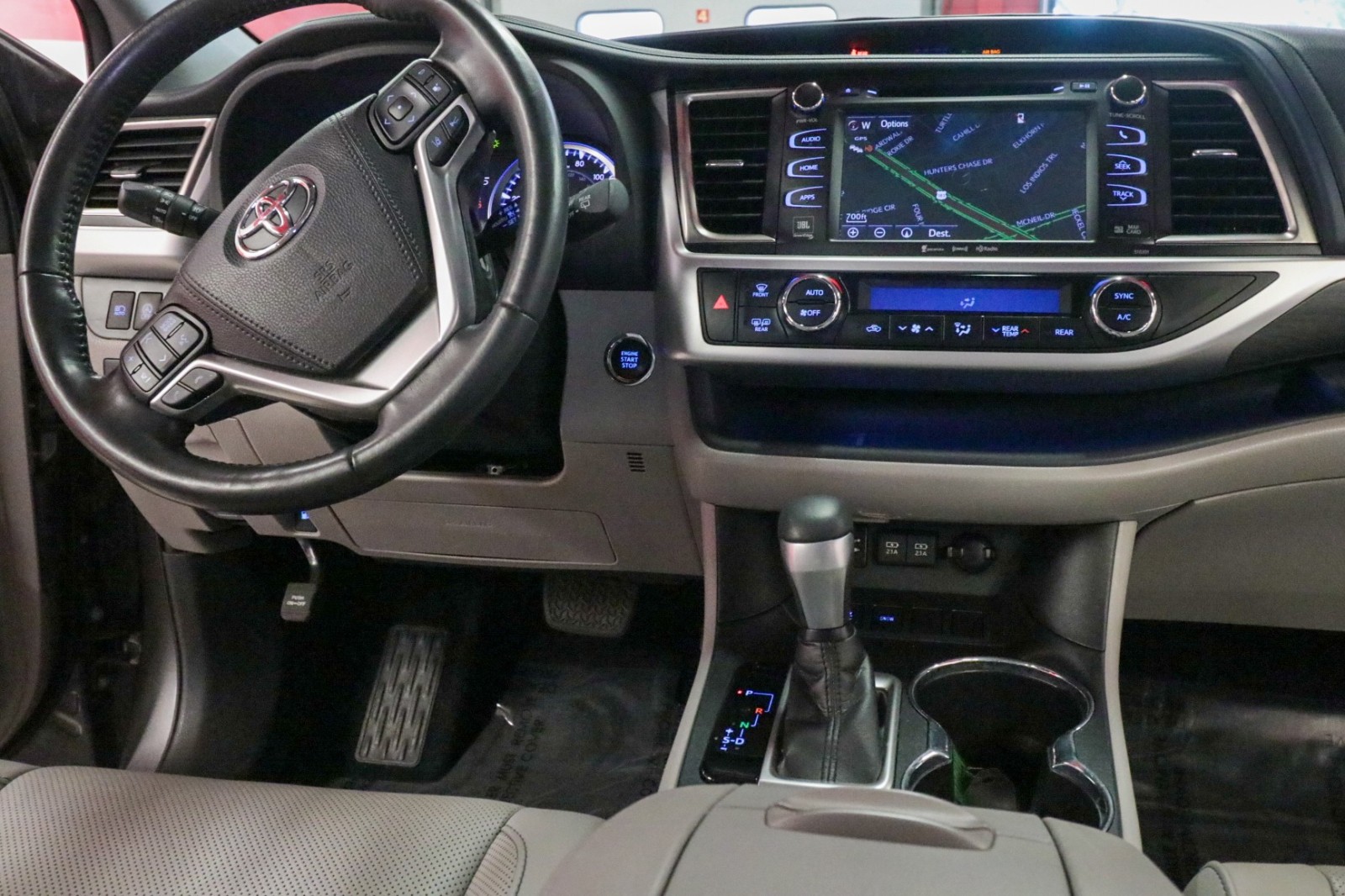 Used Car 2019 Toyota Highlander  Limited Platinum For Sale Under $30,000 In Austin, Texas