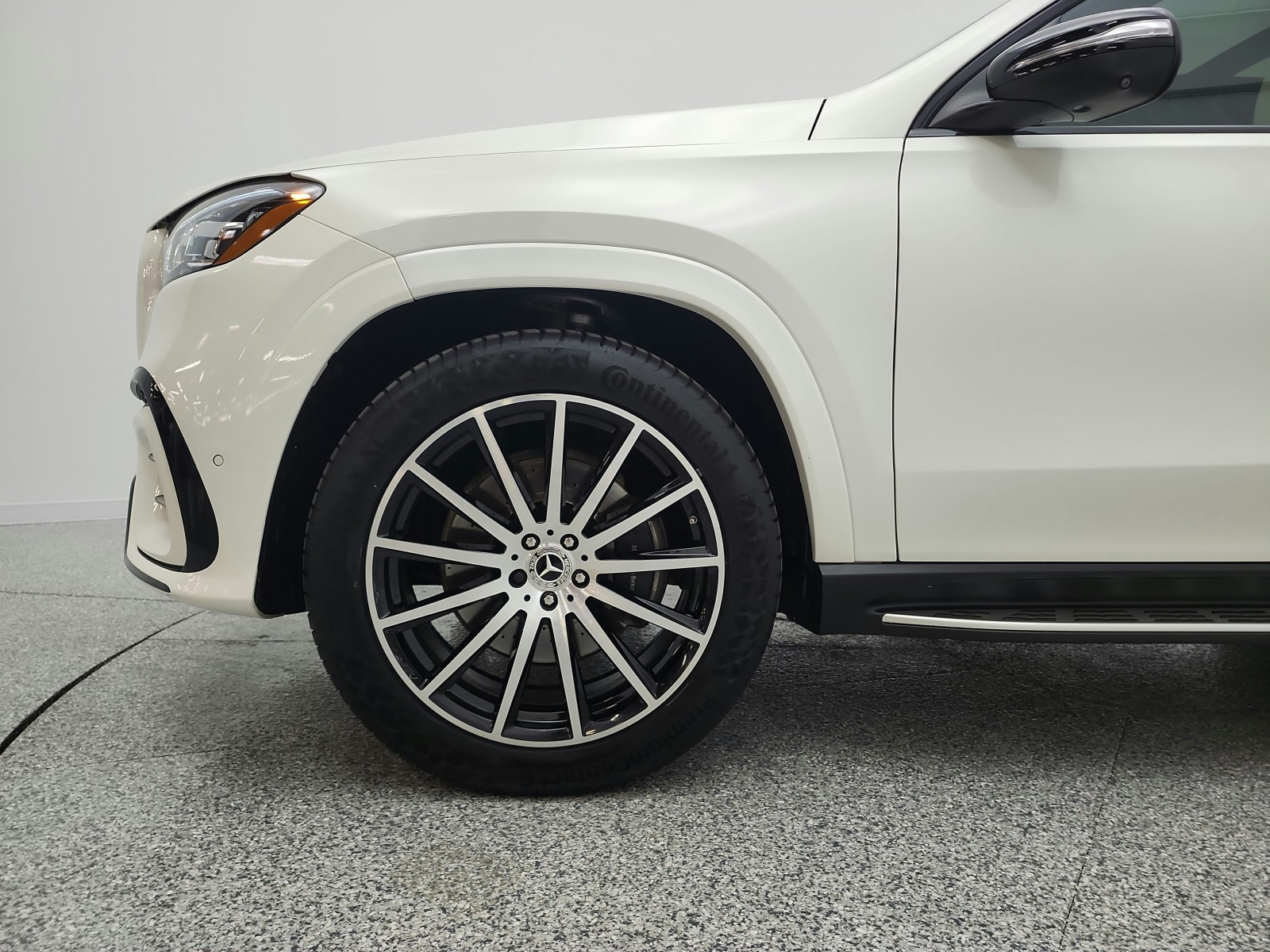 Used 2024 MANUFAKTUR Diamond White Metallic Mercedes-Benz GLS 450 4MATIC® SUV image 22