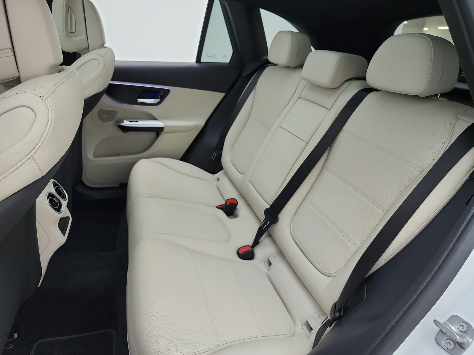 New 2027 Polar White Mercedes-Benz GLC 300 SUV image 11