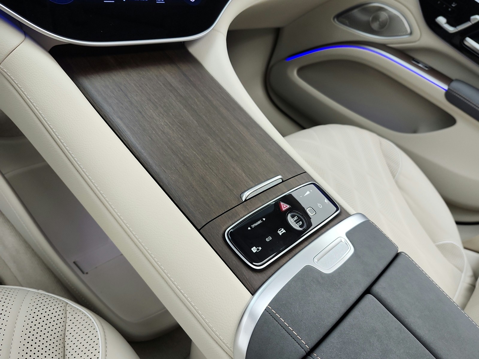 New 2026 MANUFAKTUR Moonlight White Metallic Mercedes-Benz EQS 580 image 10