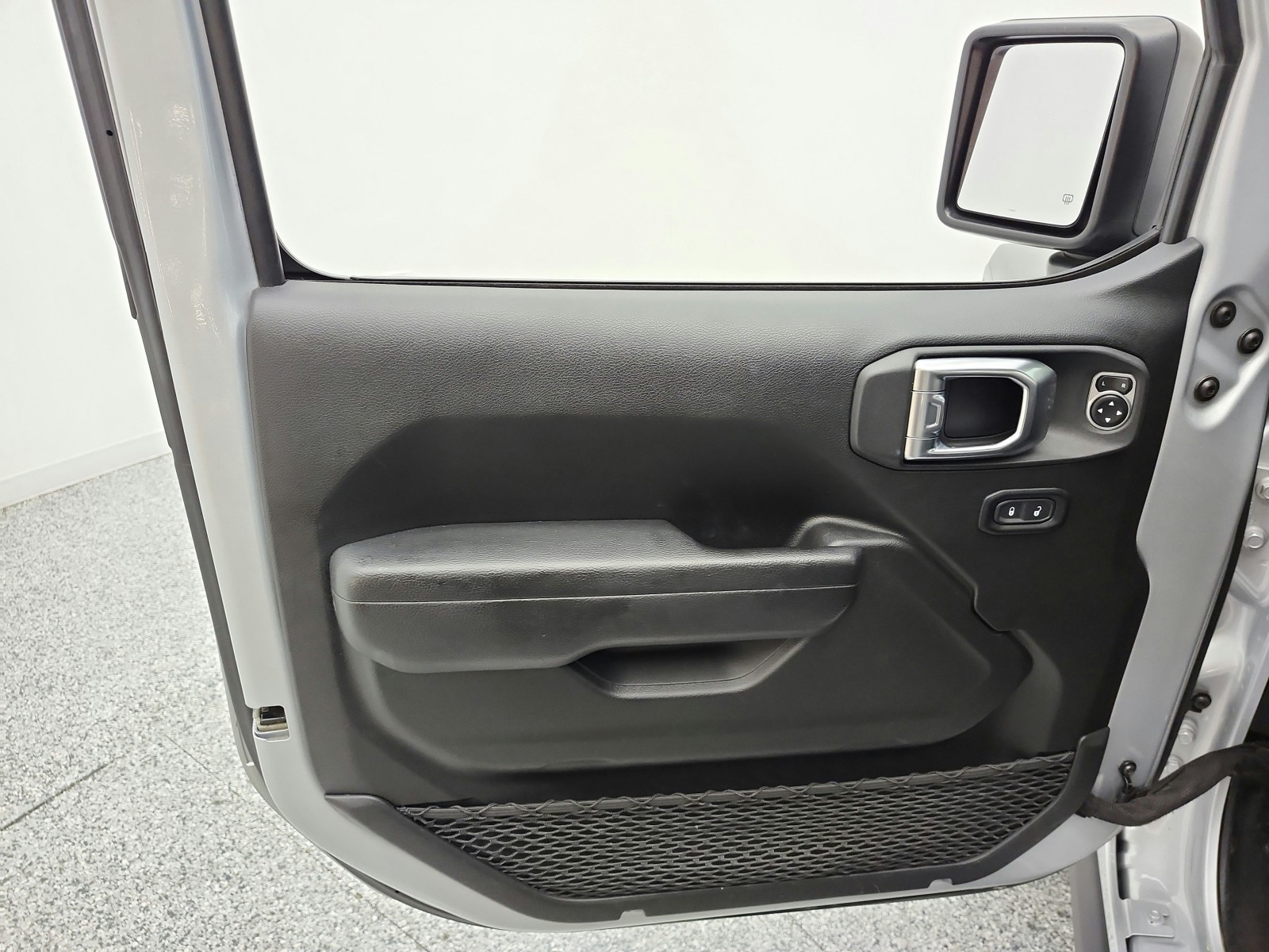 Used 2024 Silver Zynith Clearcoat Jeep Sport S image 14
