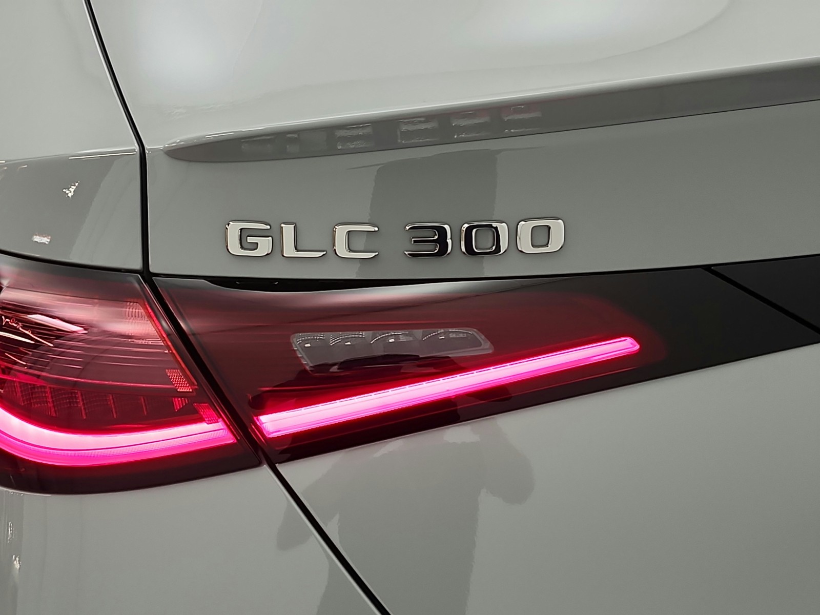 New 2026 MANUFAKTUR Alpine Grey Mercedes-Benz GLC 300 image 24