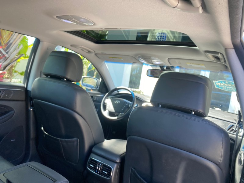 2012 Hyundai Genesis 3.8L SUNROOF PREM PKG in , 
