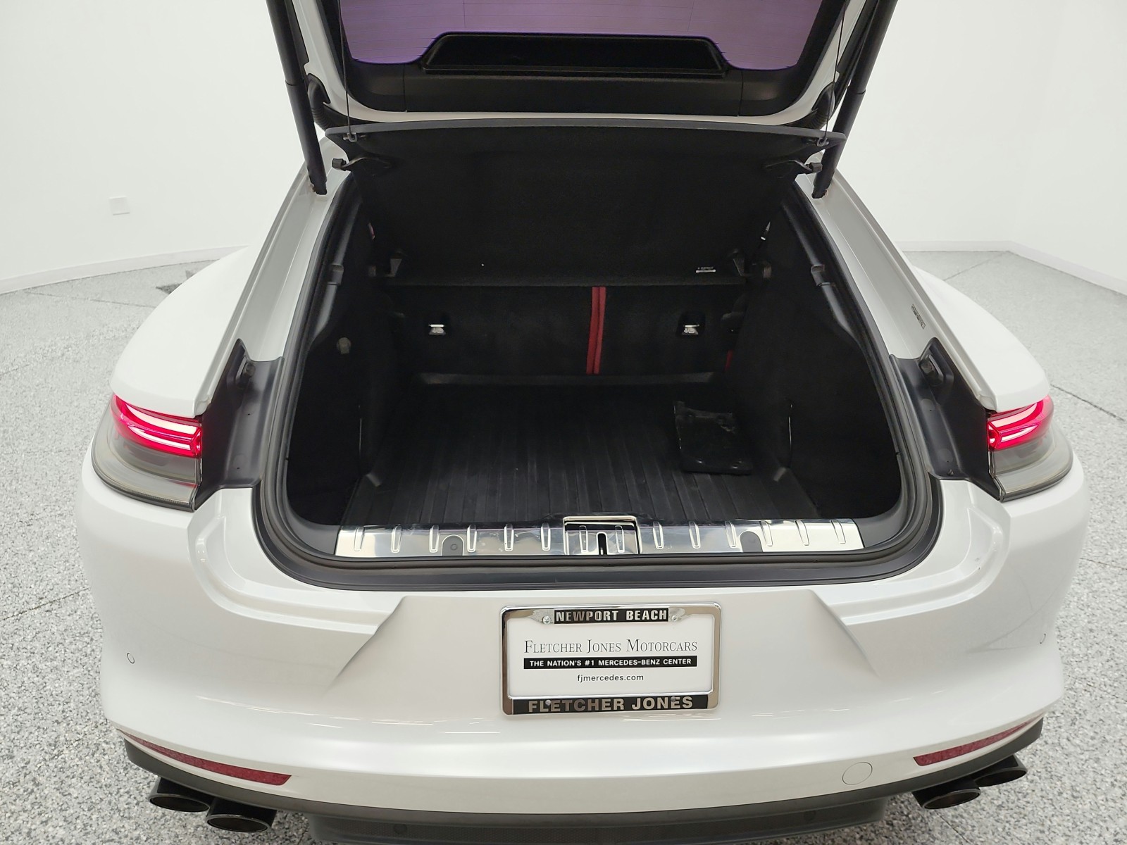 Used 2023 Carrara White Metallic Porsche  image 20