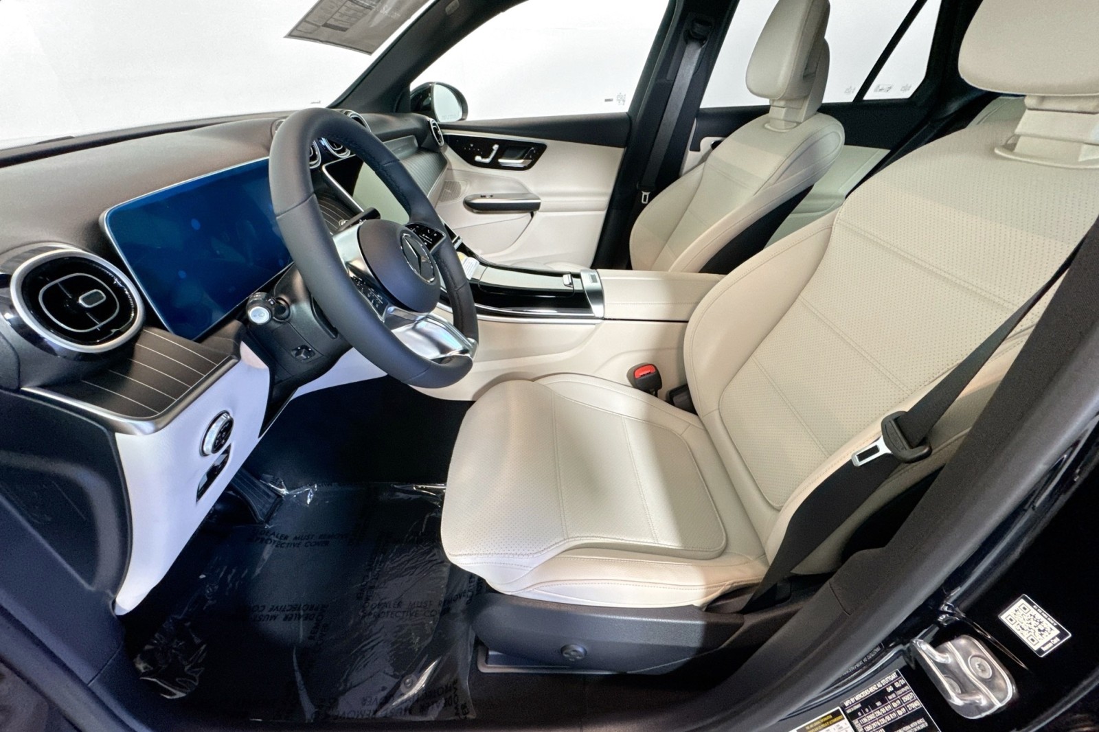 New 2026 Black Mercedes-Benz GLC 300 SUV image 18