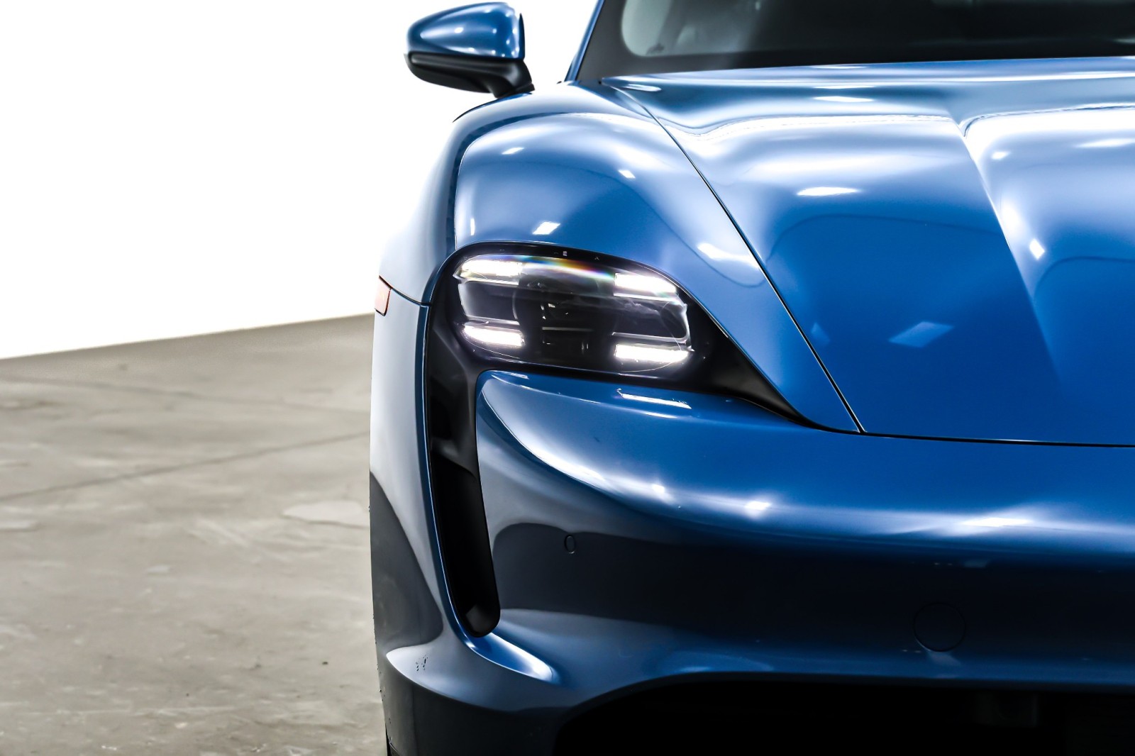 Used 2023 Neptune Blue Porsche RWD image 15