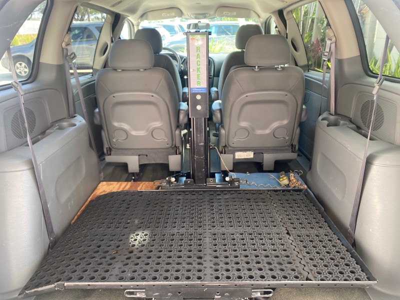 2006 Dodge Caravan SXT LOW MILES 28,367 1 OWNER HANDICAP LIFT in , 