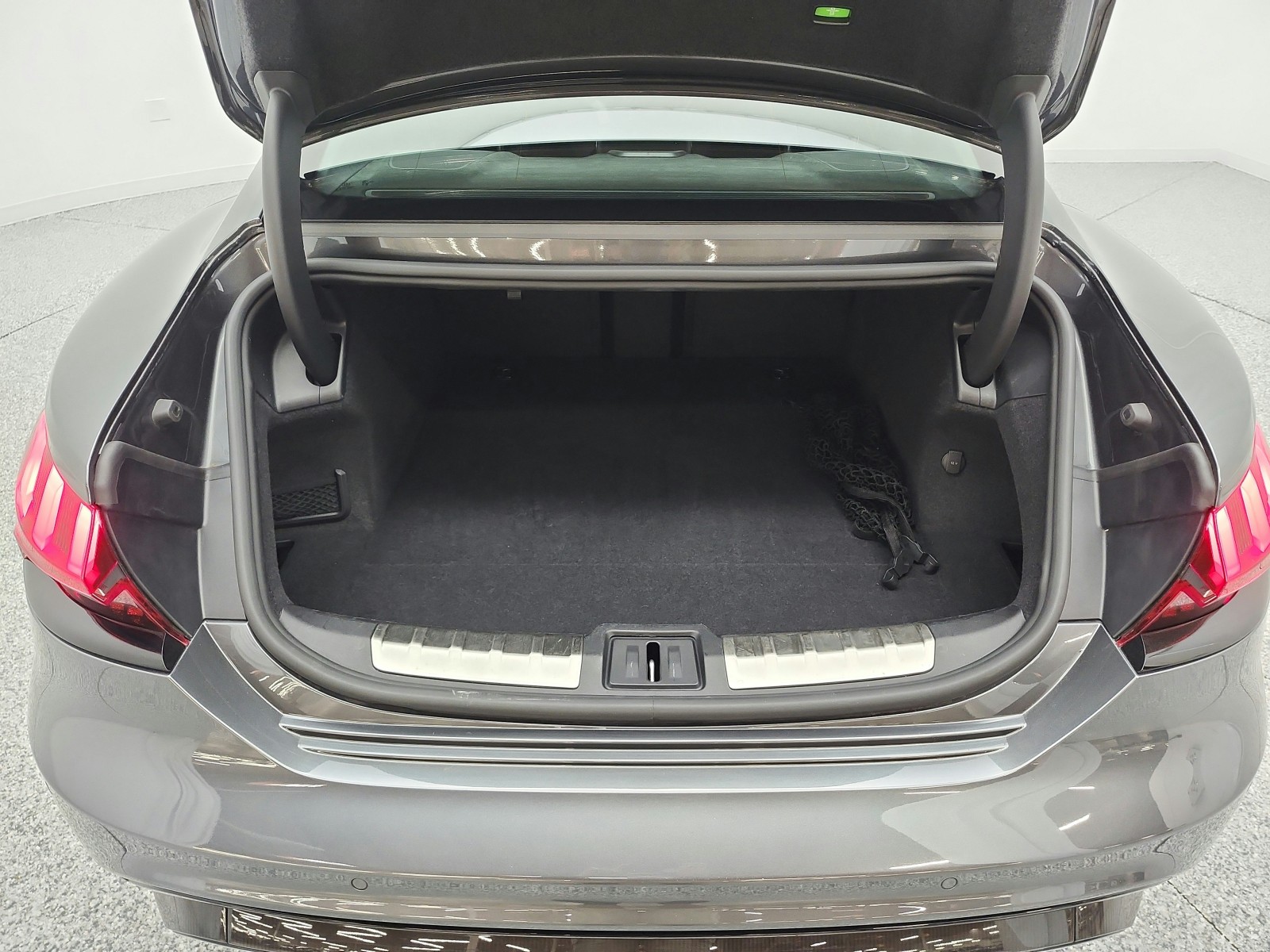 Used 2024 Daytona Gray Pearl Effect Audi quattro image 17