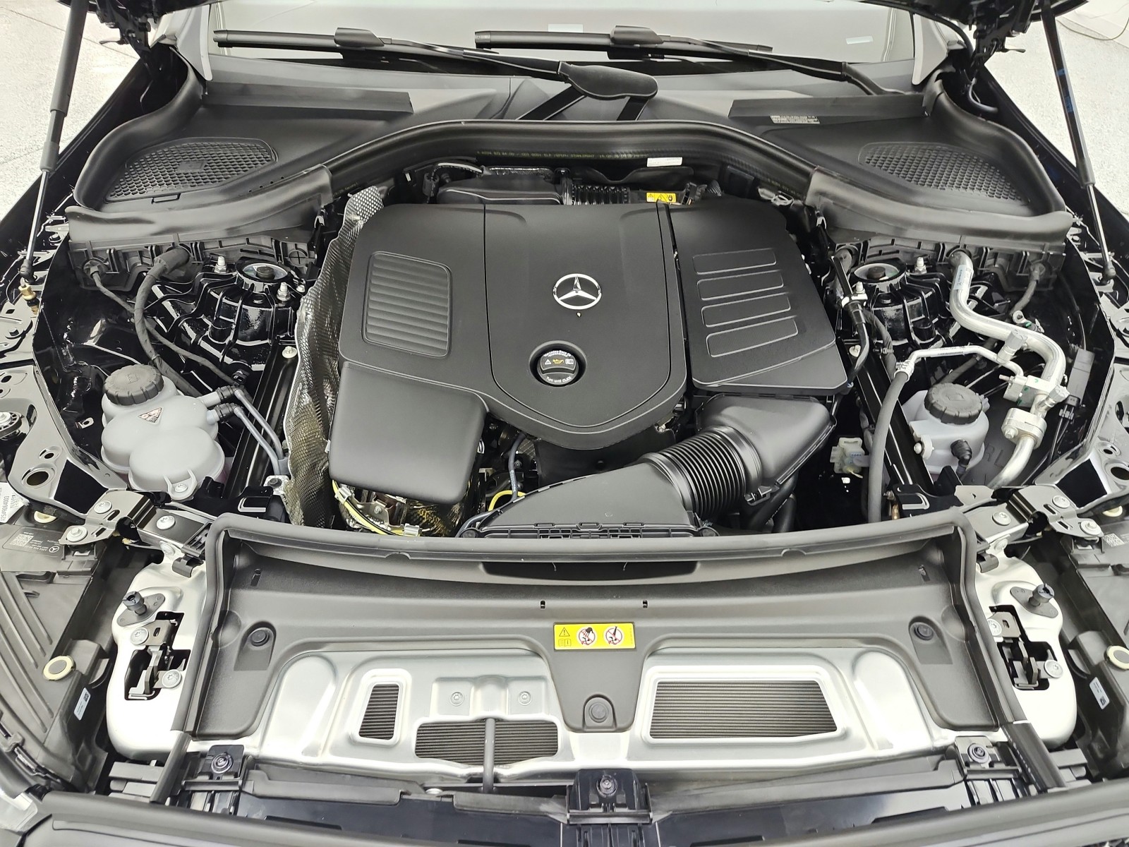 New 2027 Black Mercedes-Benz GLC 300 SUV image 12
