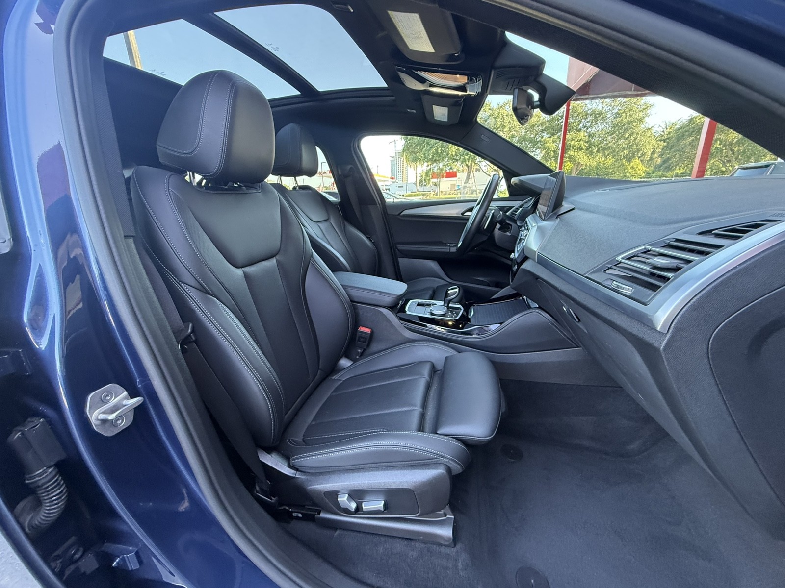 2022 BMW X4 - $31,977