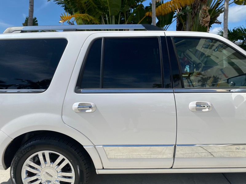 2010 Lincoln Navigator 4WD SUNROOF LOW MILES 31,209 in , 