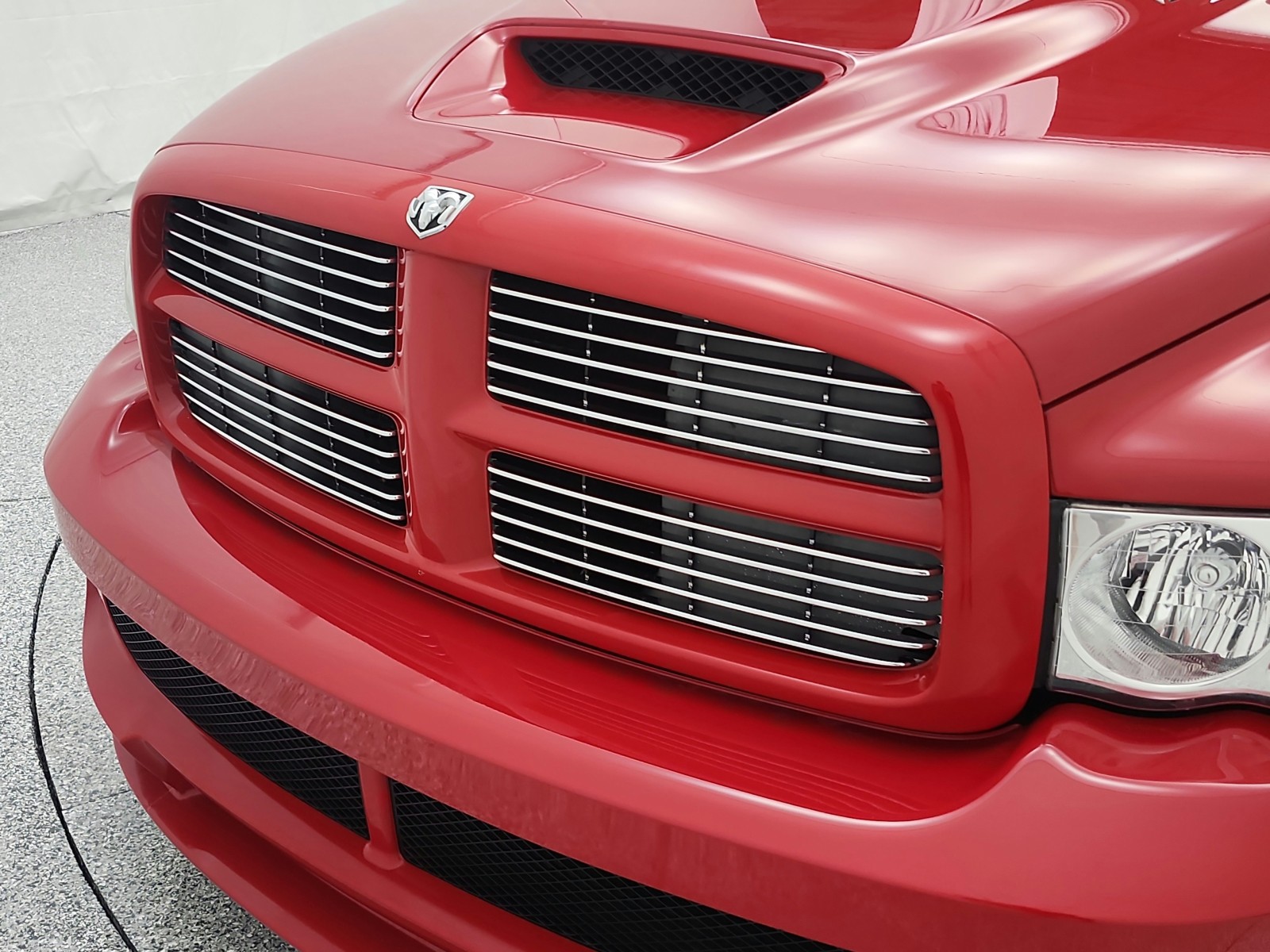 Used 2004 Flame Red Dodge 2dr Reg Cab 120.5 WB SRT-10 image 20