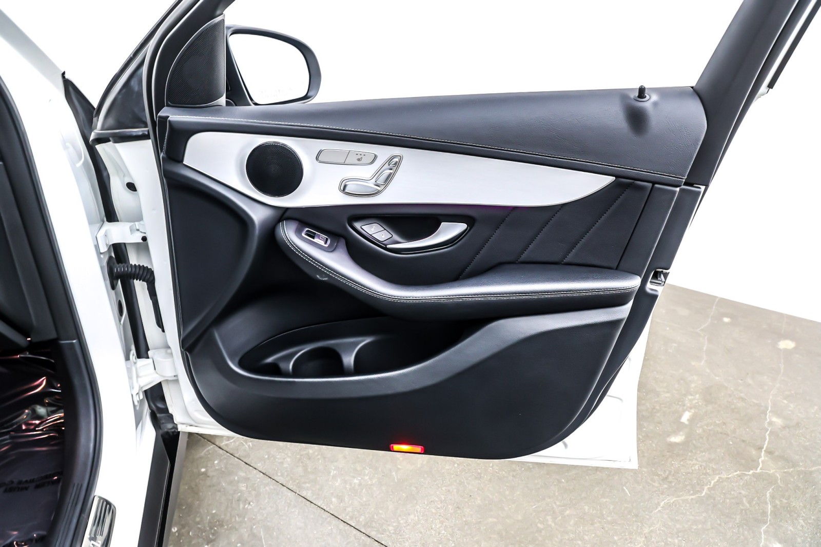 Used 2022 Polar White Mercedes-Benz GLC 300 4MATIC® Coupe image 25