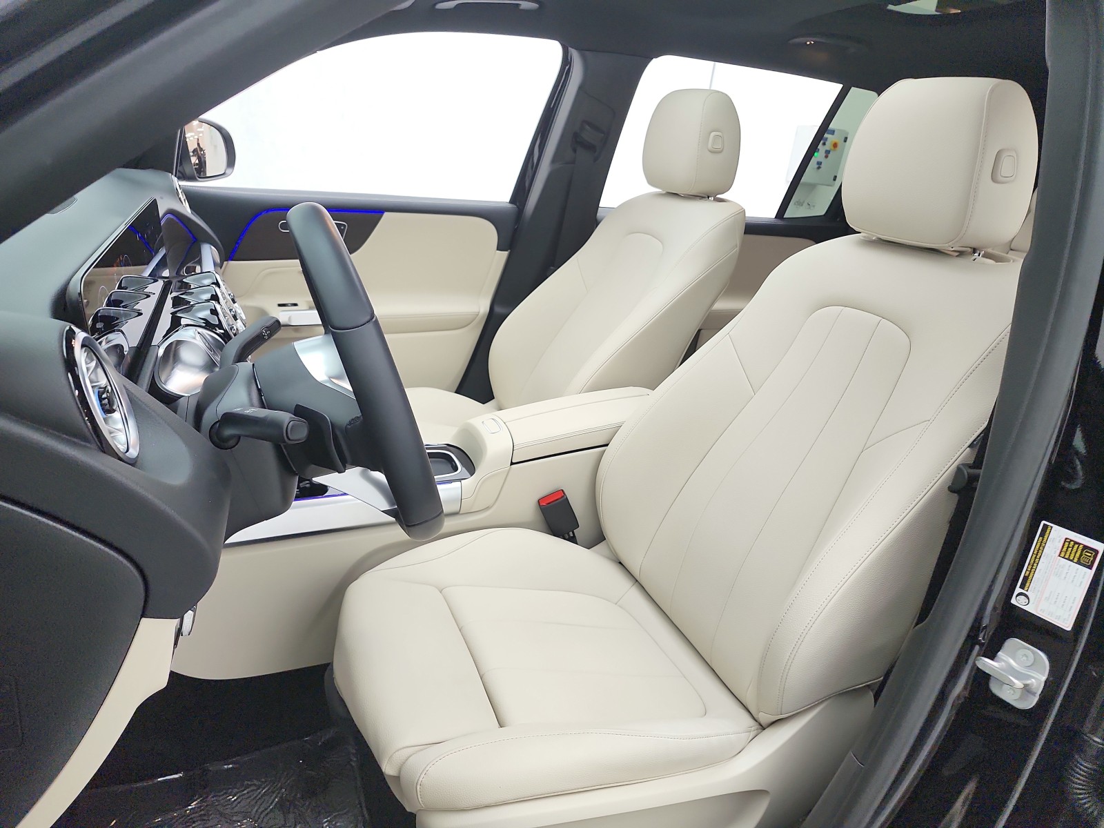 Certified Used 2025 Night Black Mercedes-Benz GLB 250 SUV image 10