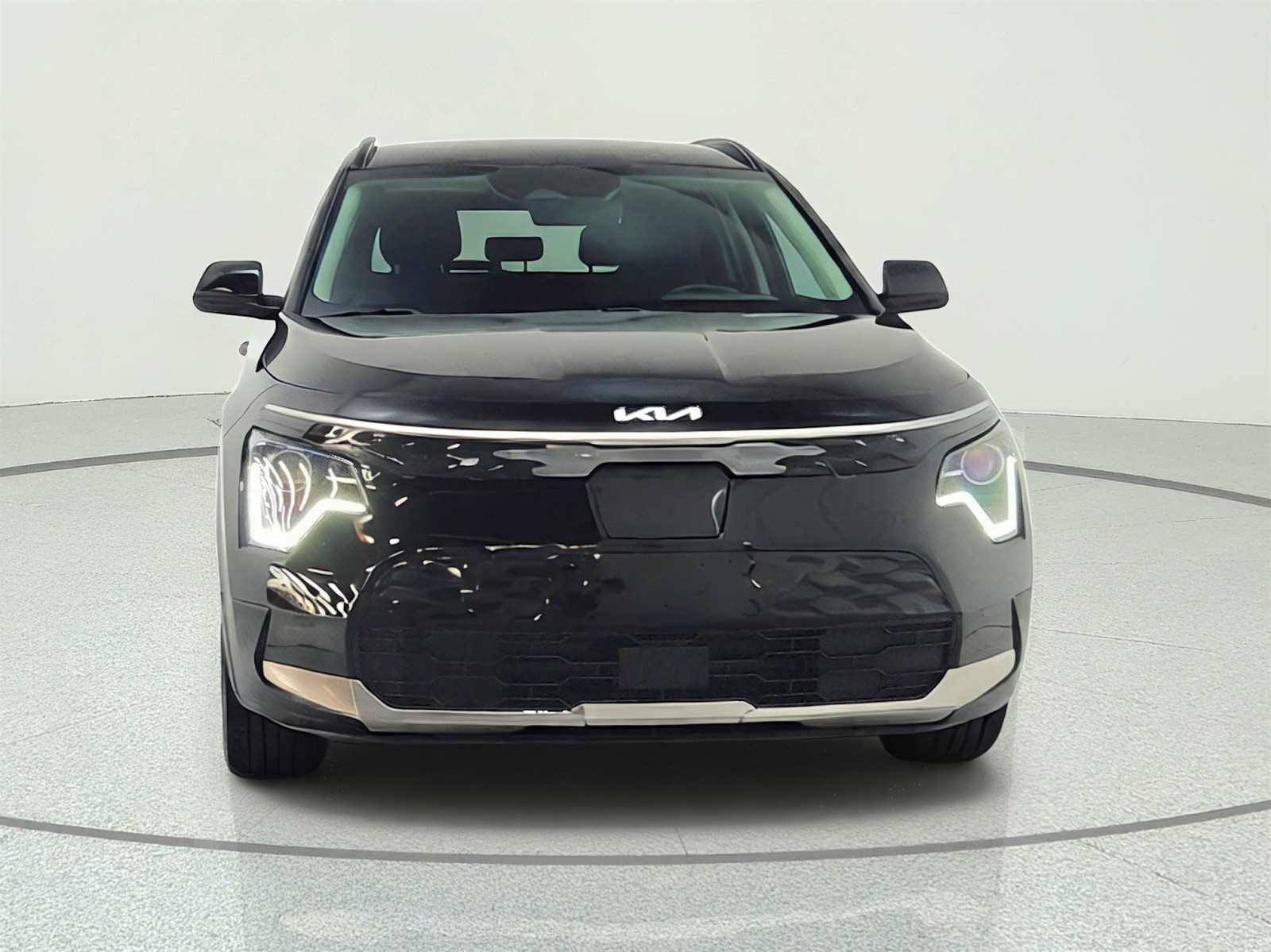 Used 2024 Aurora Black Kia Wind image 2