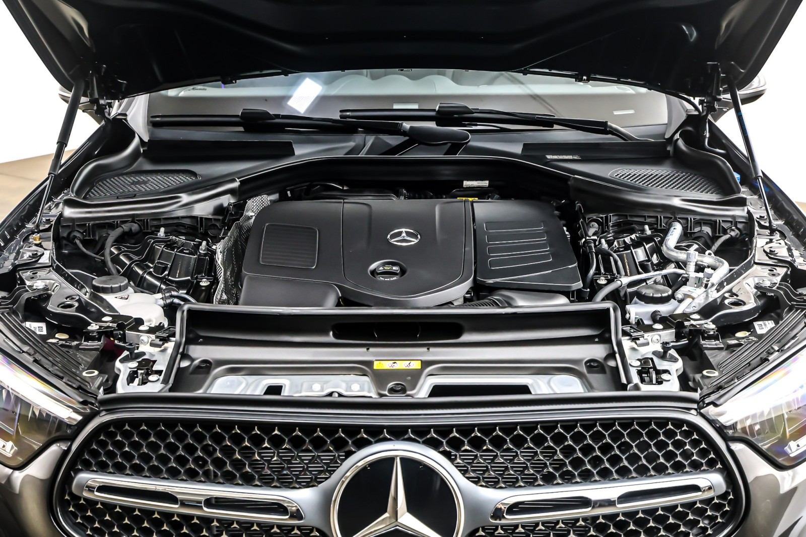 New 2026 Graphite Grey Metallic Mercedes-Benz GLC 300 SUV image 11