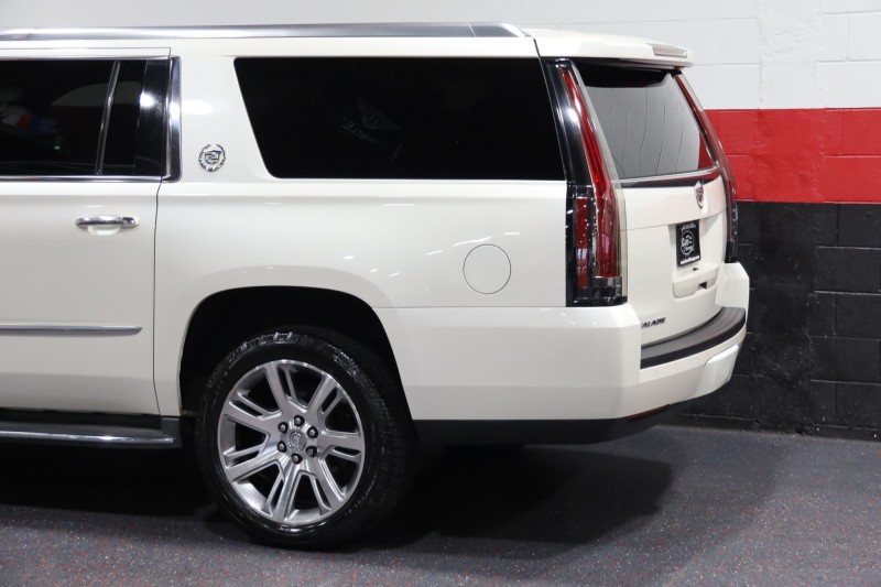 2015 Cadillac Escalade ESV Luxury 4WD 4dr SUV in , 