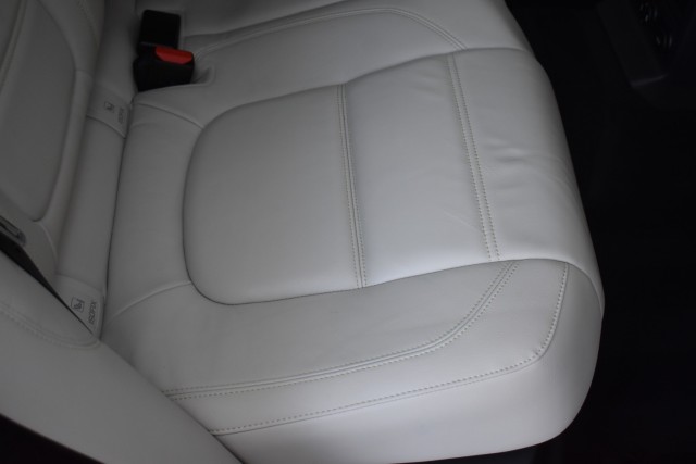 2017 Jaguar F-PACE Navi Leather Moonroof Heated Seats Parking Sensors 37