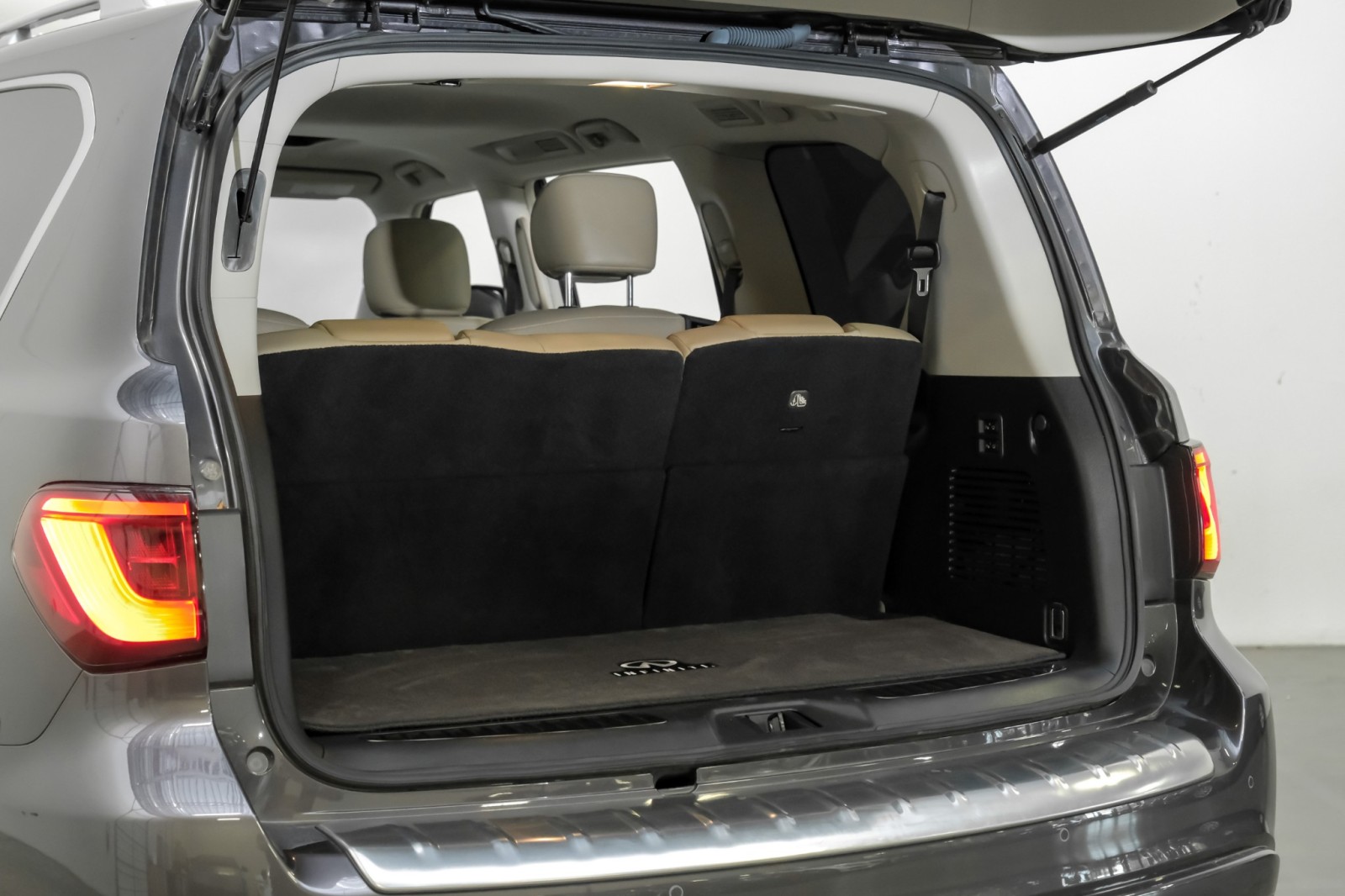 2022 INFINITI QX80 PREMIUM SELECT CargoPkg RoofRails SaharaLthrPkg RadiantLightingP 57