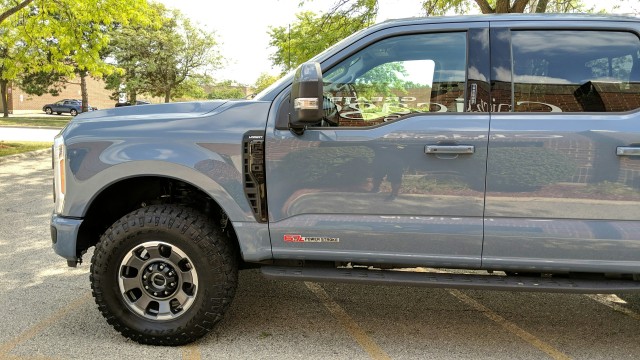 2023 Ford Super Duty F-250 SRW LARIAT 13