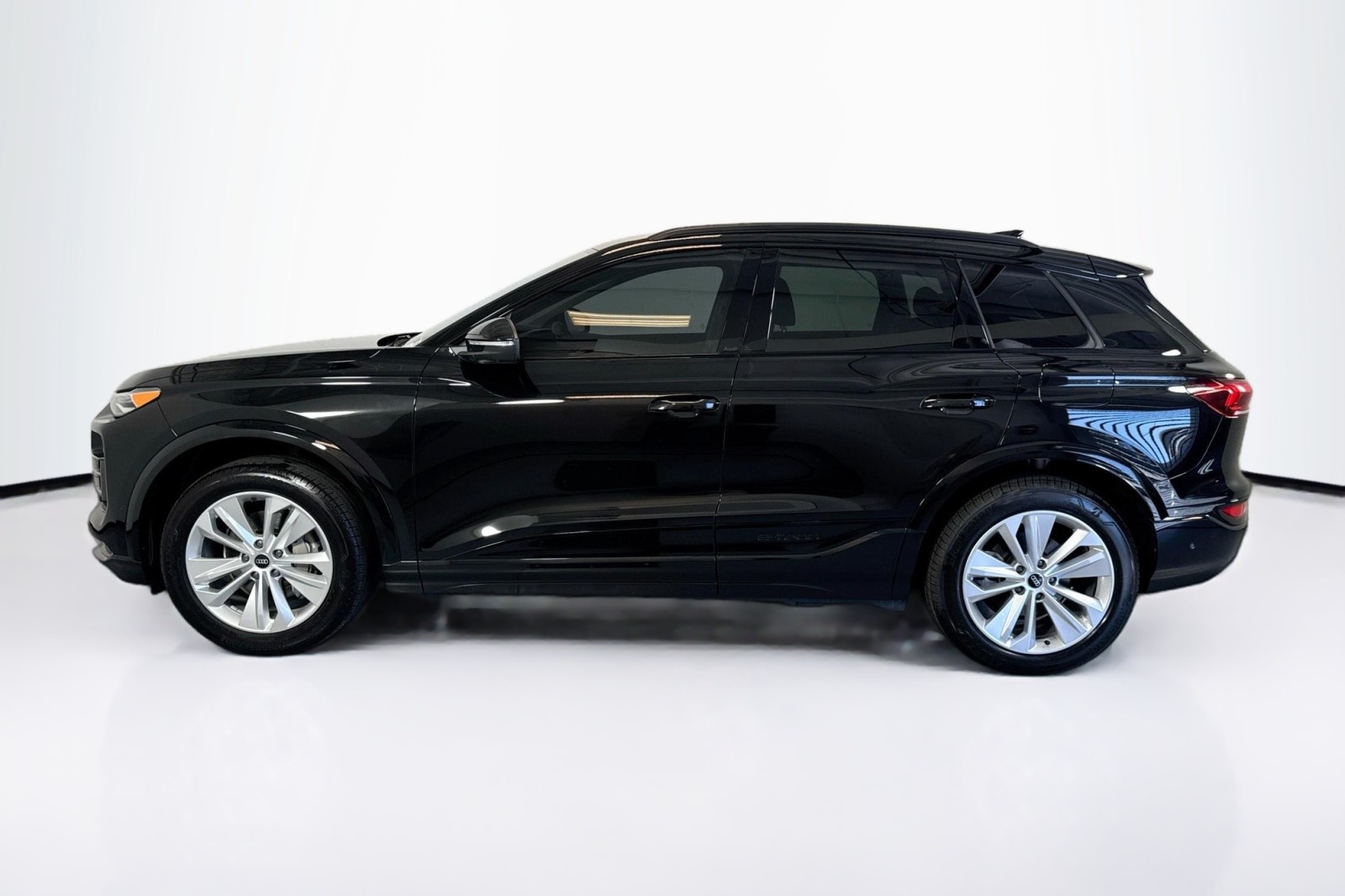 Used 2025 MYTHOS BLACK Audi Premium image 8