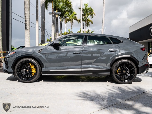 2022 Lamborghini Urus  in , 