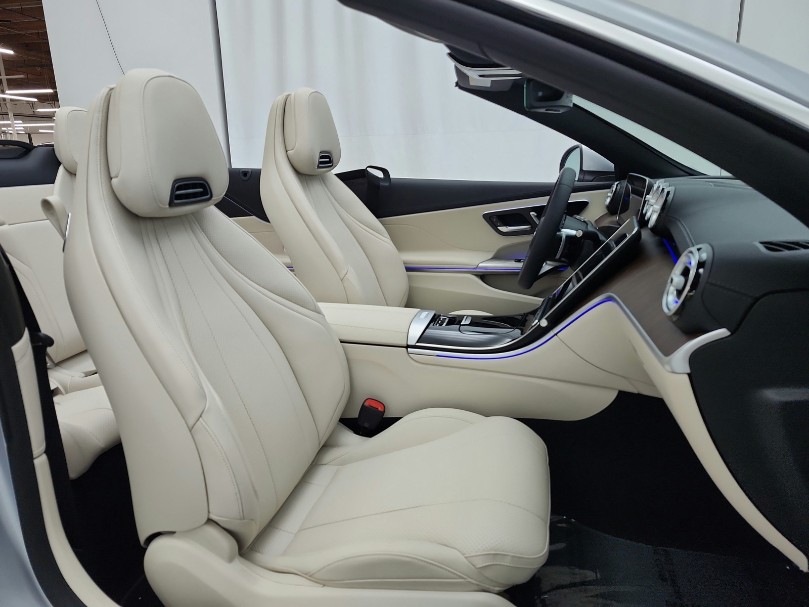 New 2027 Cirrus Silver Metallic Mercedes-Benz CLE 300 4MATIC® Cabriolet image 15