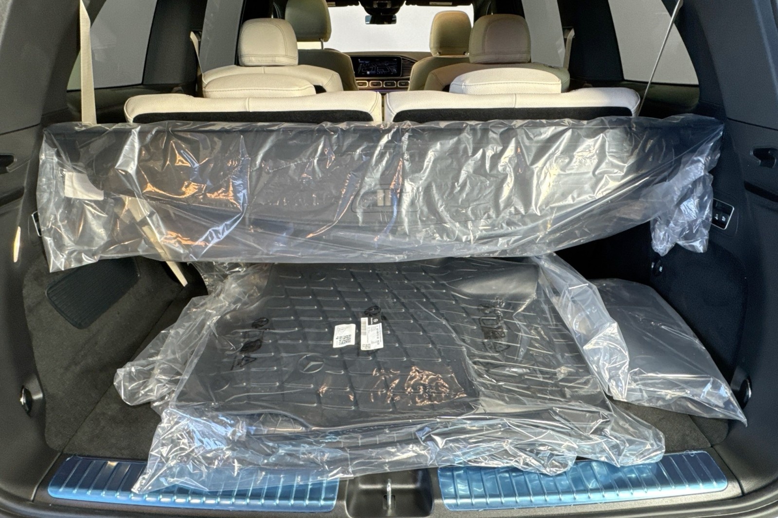New 2026 MANUFAKTUR Moonlight White Metallic Mercedes-Benz GLS 450 4MATIC® SUV image 24