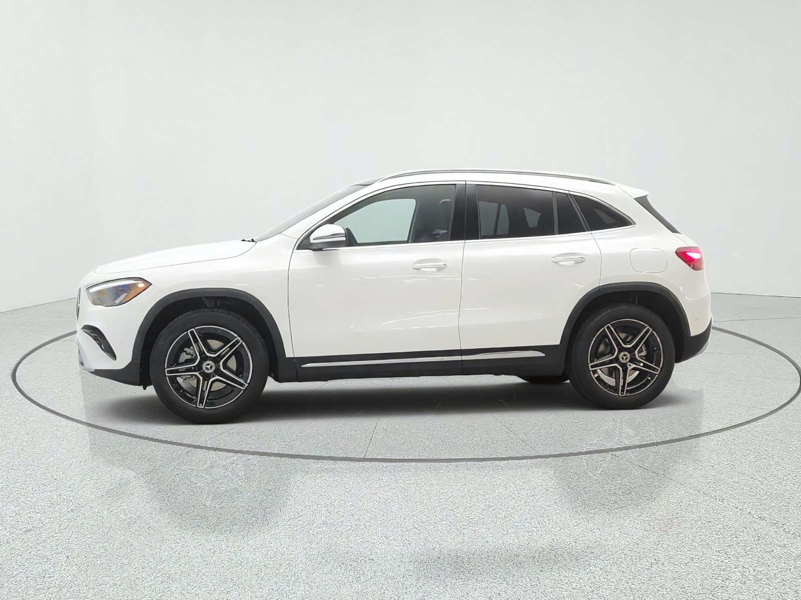 New 2026 Polar White Mercedes-Benz GLA 250 SUV image 8