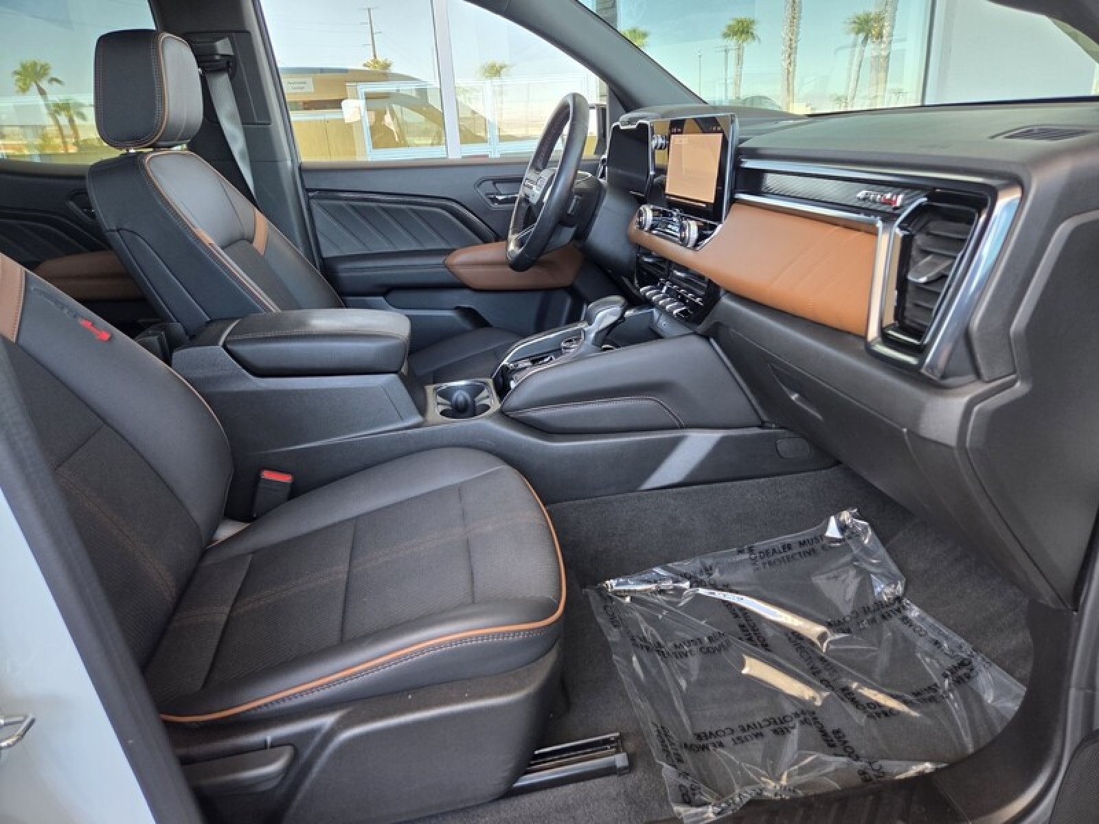 Used 2024 WHITE GMC 4WD Crew Cab AT4 image 19