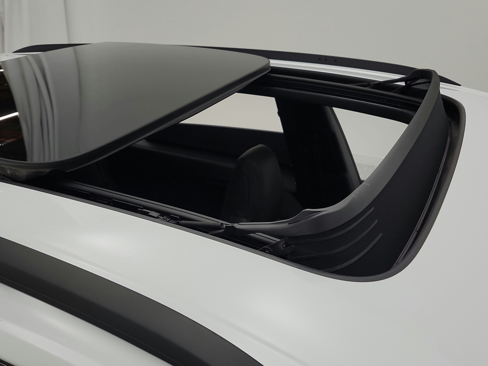 Used 2024 Glacier White Metallic Audi 4.0 TFSI quattro image 17